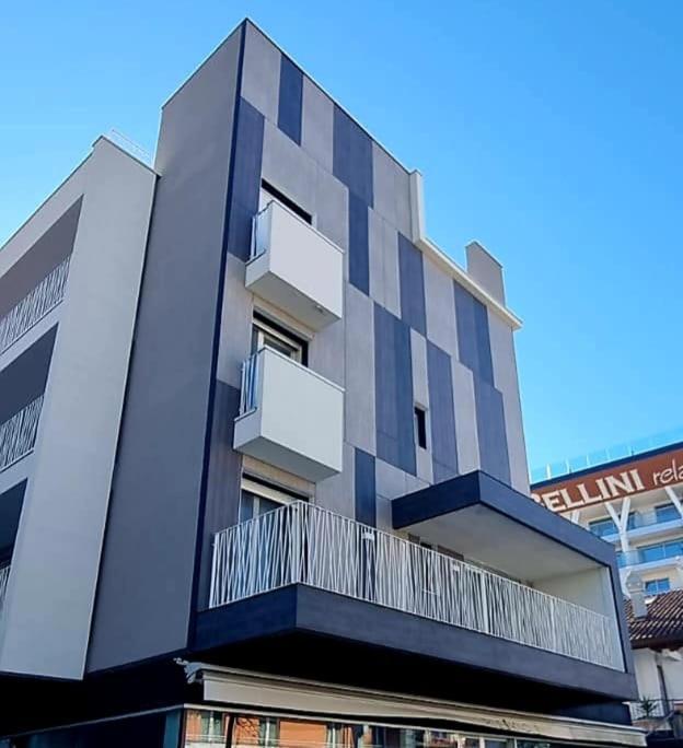 Monaco Apartments Lignano Sabbiadoro Exterior photo